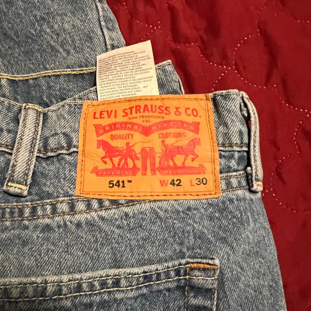 Levi’s Distressed Men’s Jeans